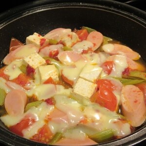 簡単タジン鍋で作る♪トマトとセロリのチーズ焼き
